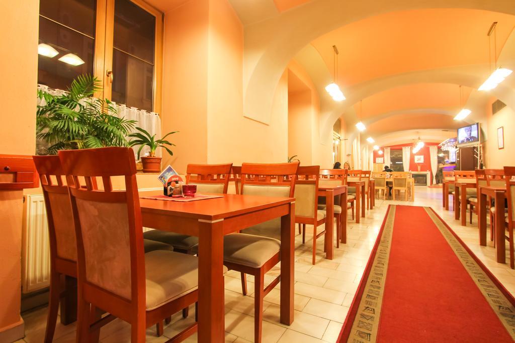 Hotel Prajer Vodňany Buitenkant foto