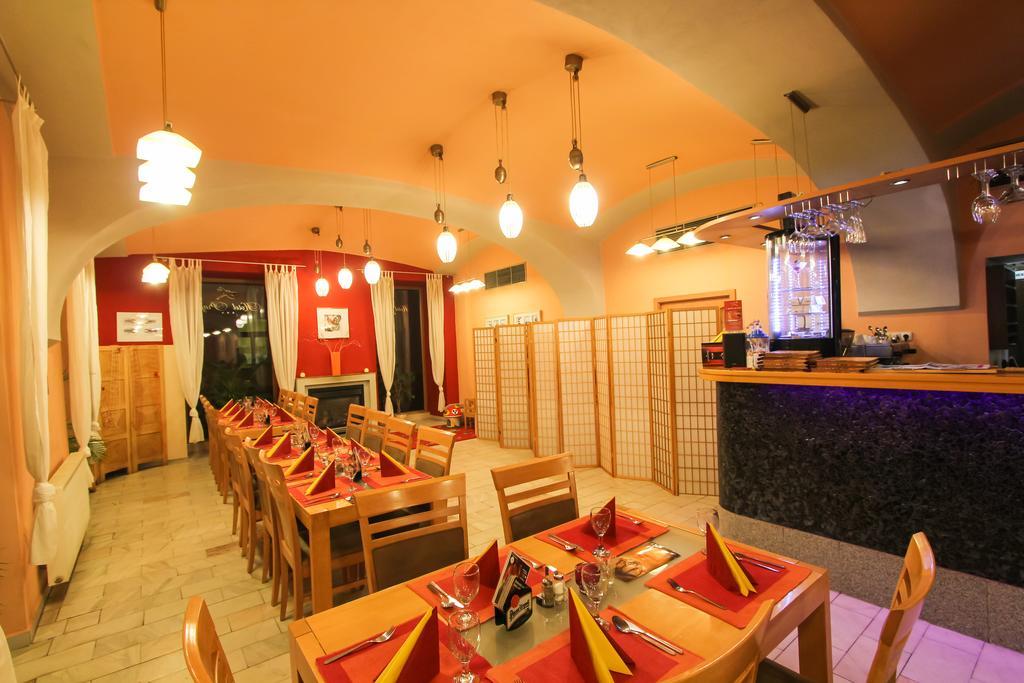 Hotel Prajer Vodňany Buitenkant foto